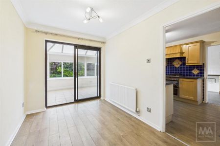 4 bedroom detached house to rent - Photo 5