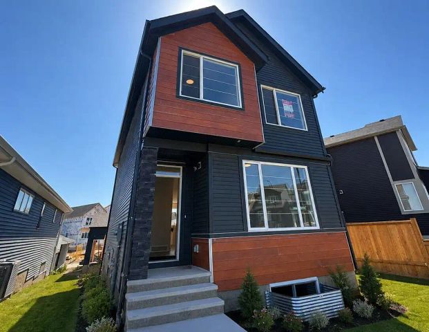 1 Enclosed Garage 4 Bed 3 baths new home main and upper level — 4 Bedrooms House - Photo 1