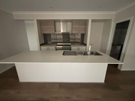 Gorgeous Family Home! - Photo 2