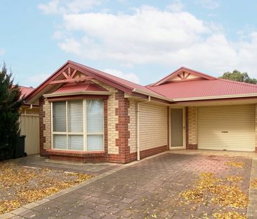 Spacious Three Bedroom Courtyard Home - Photo 6