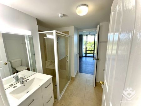 1 Bed | 1 Bath Apartment â Prime Clear Island Waters Location - Photo 5