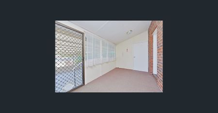 Well presented older style home - Photo 2