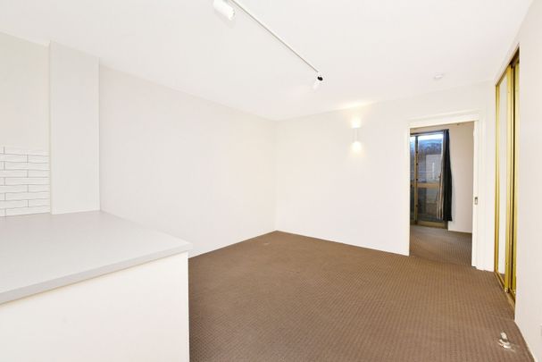 Charming Apartment In Prime Location - Photo 1