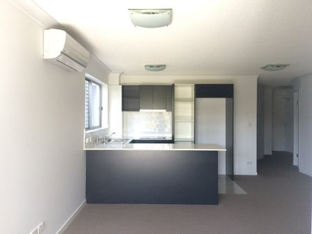 Spacious, Stylish & Secure – Your Ideal Home Awaits in Labrador! - Photo 5