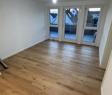 Modernisierte 4-Zimmer-Dachgeschosswohnung (ca. 76 m²) mit großem B... - Photo 1