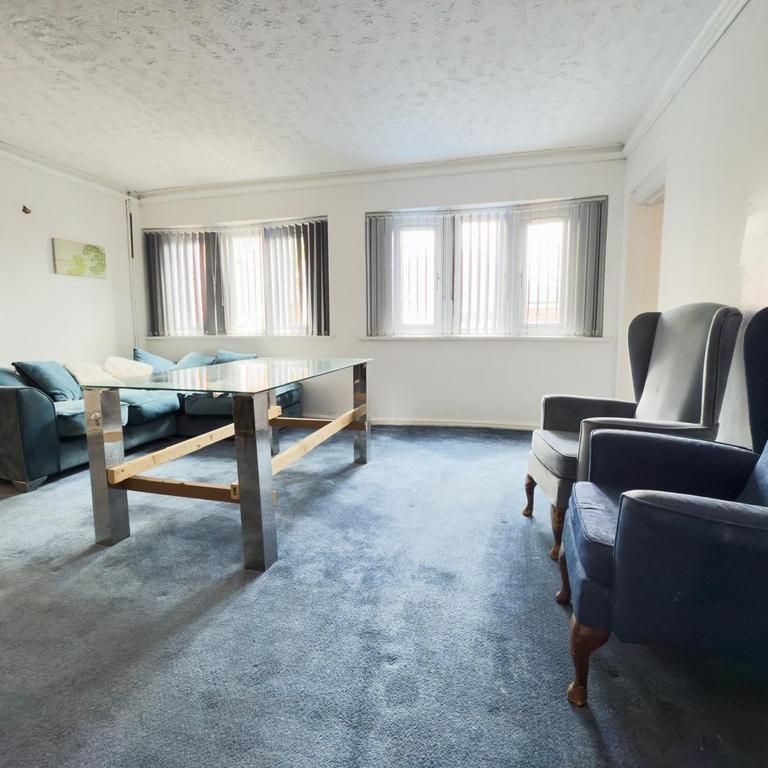 1 bedroom in a house share to rent - Photo 1