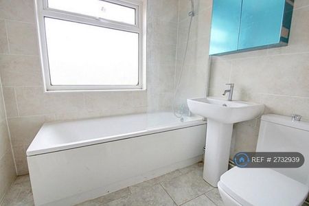 3 bedroom terraced house to rent - Photo 3