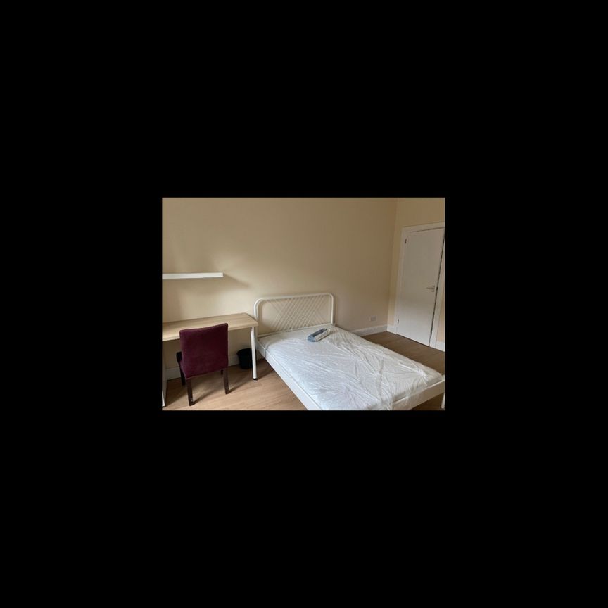 Room in a Shared Flat, Copland Road, G51 - Photo 1