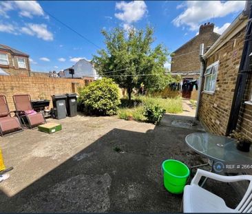 1 bedroom in a house share to rent - Photo 3