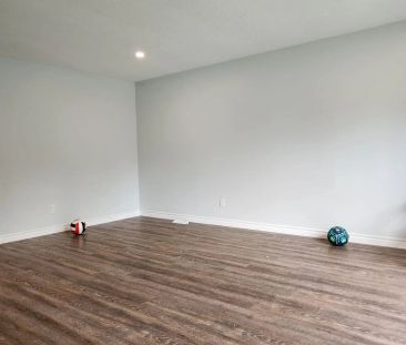 Detached Home For Lease | X8490114 - Photo 1