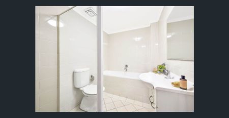 Spacious & Stylish 1-Bedroom Apartment - Photo 2