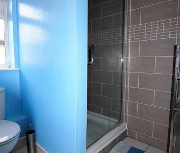 4 bedroom end of terrace house to rent - Photo 1