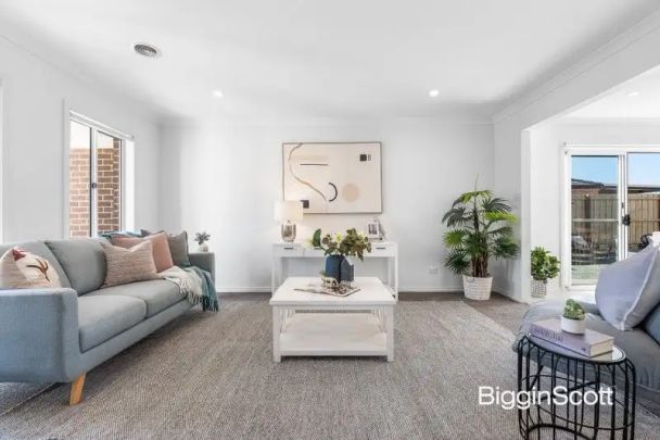 “Spacious Family Home Central to everything that makes Truganina so Desirable!” - Photo 1