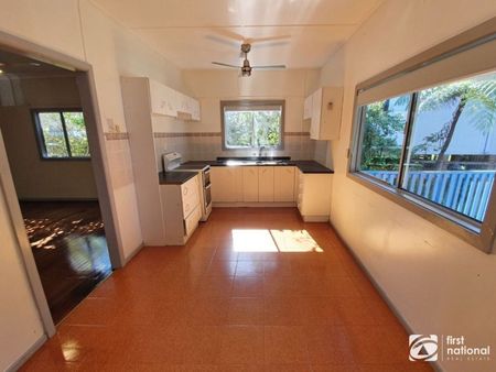 A rare find beachside cottage in Moonee - Photo 4
