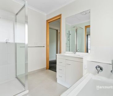 Modern Family Home - Photo 5