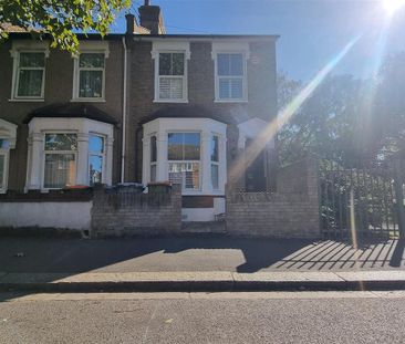 3 bedroom end of terrace house to rent - Photo 6