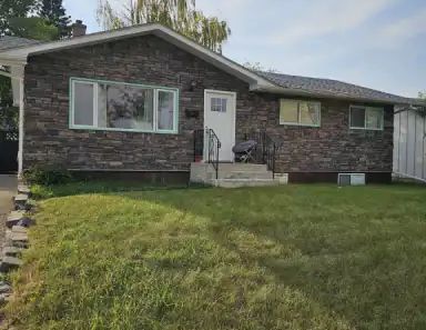 Modern Renovated 3 Bed & 1 Bath Main Floor Bungalow in Haysboro | Calgary - Photo 1