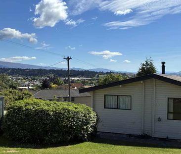 Spacious Family Home with Versatile Living Options - Photo 4