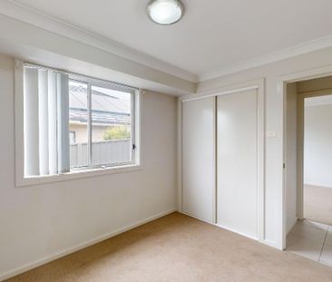 33 Carnarvon Circuit, East Maitland NSW 2323 - Photo 6