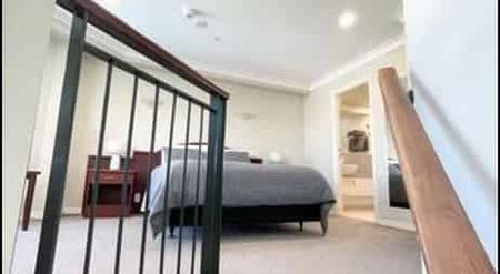 Two story mezzanine penthouse apartment - Photo 3