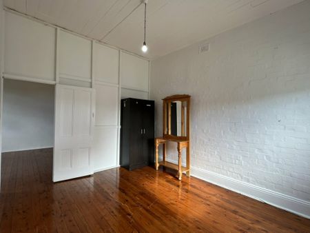 2 Bedroom Flat - Photo 4