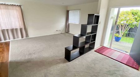 Free Standing 3 bedroom, Power & Water Included! - Photo 2