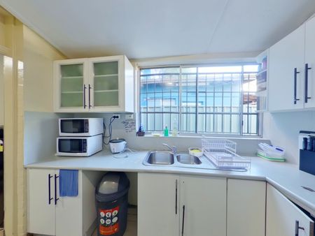 Redfern - Photo 4