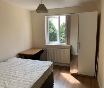 5 Bed Terraced House, Eden Grove, BS7 - Photo 2