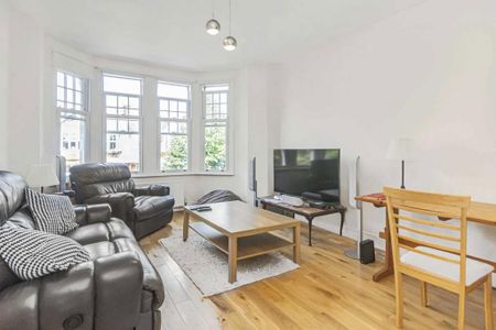 4 bedroom flat to rent - Photo 3