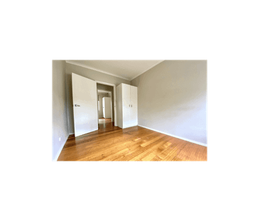 Comfort & Convenience – Updated Home with Spacious Backyard in Prim... - Photo 3