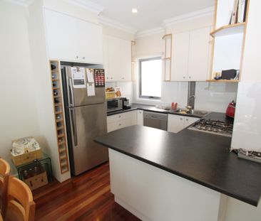 Contemporary Comfort in a Connected Locale - Photo 5