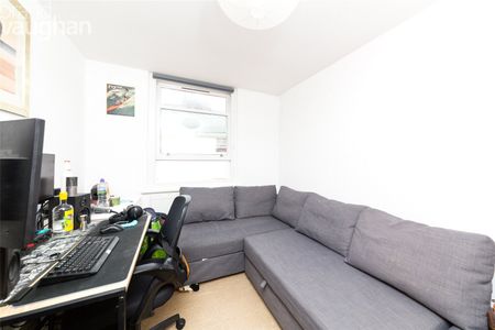 4 bedroom terraced house to rent - Photo 5