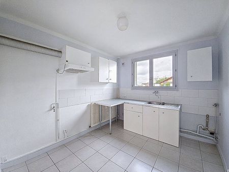 Location appartement 4 pièces 69 m² à Bourg-en-Bresse (01000) - Photo 4