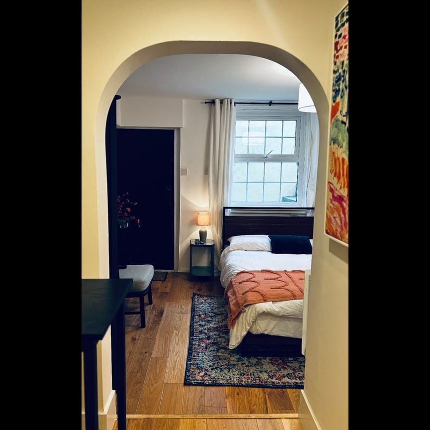 Studio Flat, Lower Market Street, BN3 - Photo 1