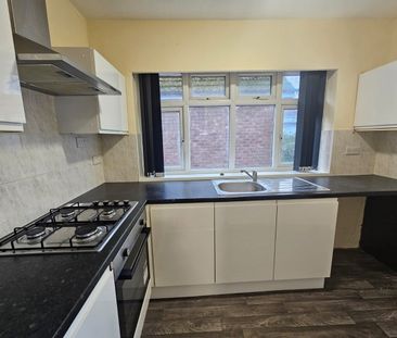 1 Bed Flat, Albert Avenue, M25 - Photo 2