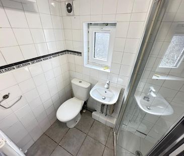3 bedroom end of terrace house to rent - Photo 4