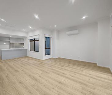 Modern 3-Bedroom Townhouse - Photo 2