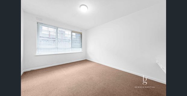 Amazing 2 bedroom apartment in central Windsor location - Photo 1