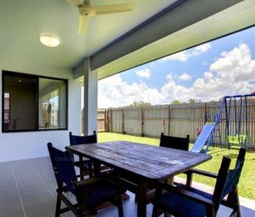 Spacious Family Home with Double Gate Access - Photo 5