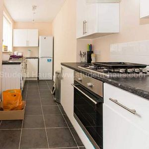 3 bedroom property to rent in Salford - Photo 2