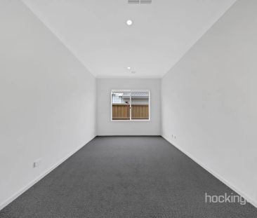 BRAND NEW LUXURIOUS FAMILY HOME - Photo 6