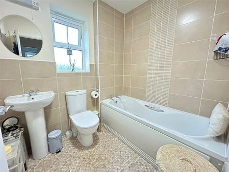 3 bedroom terraced house to rent - Photo 5