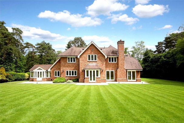 5 bedroom detached house to rent - Photo 1