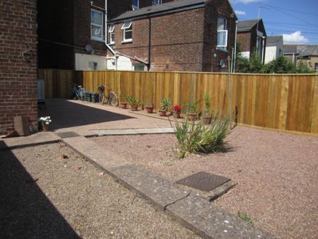 1 bed flat to rent in Powderham Crescent, Exeter, EX4 - Photo 4