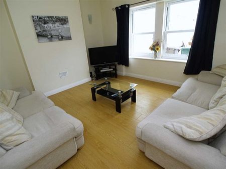 3 Bed - Laira Place, Plymouth - Photo 4