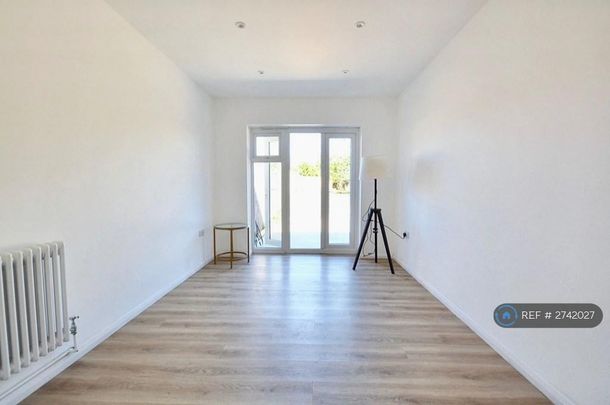 3 bedroom bungalow to rent - Photo 1