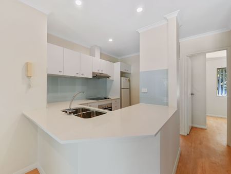 Modern unit in unbeatable location! - Photo 5