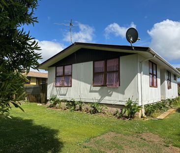 3-Bedroom House with Spacious Grounds - Photo 5