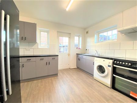 Beech Close, West Drayton, UB7 - Photo 2