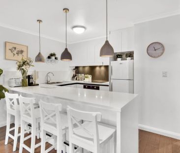 Sophisticated and Stylish One Bedroom Apartment - Photo 1